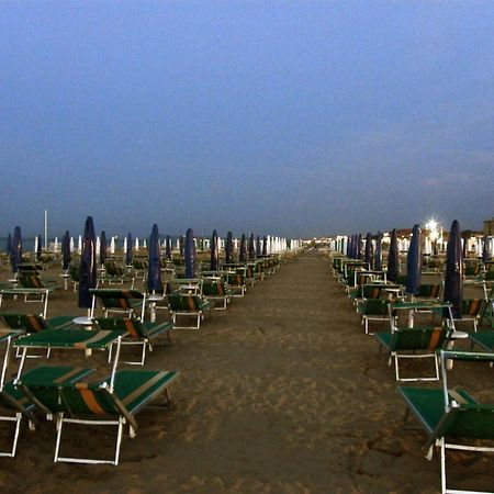 Hotel Giumer Rimini Exteriér fotografie