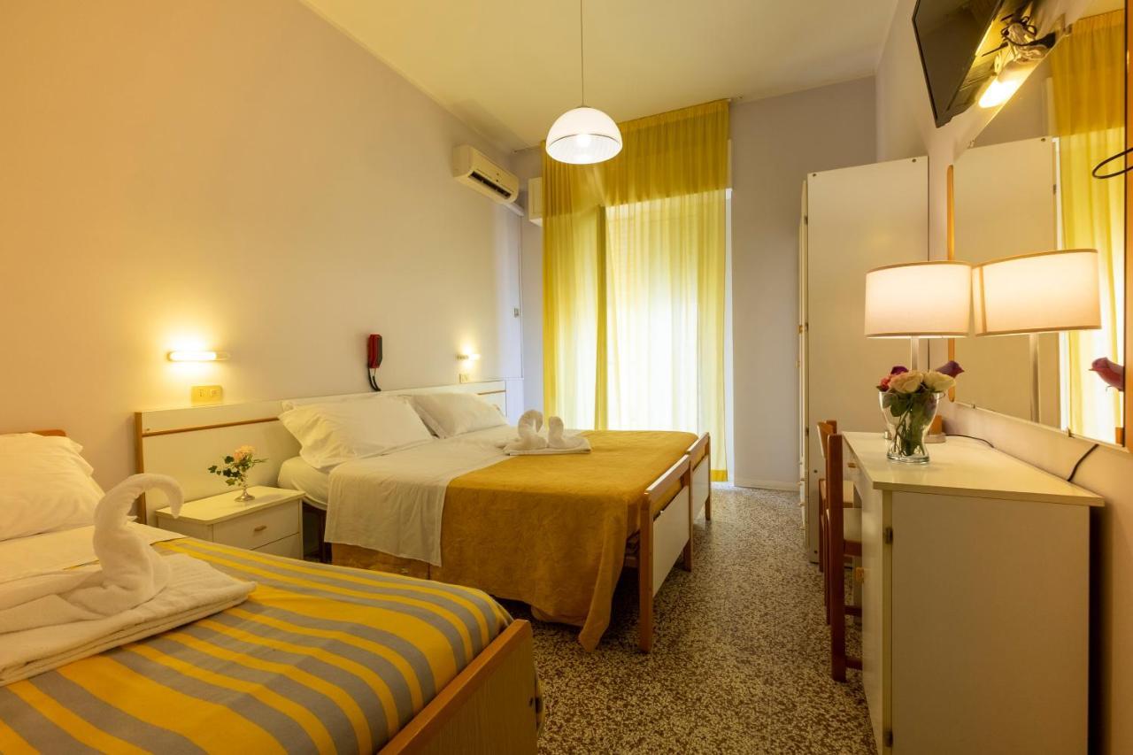 Hotel Giumer Rimini Exteriér fotografie