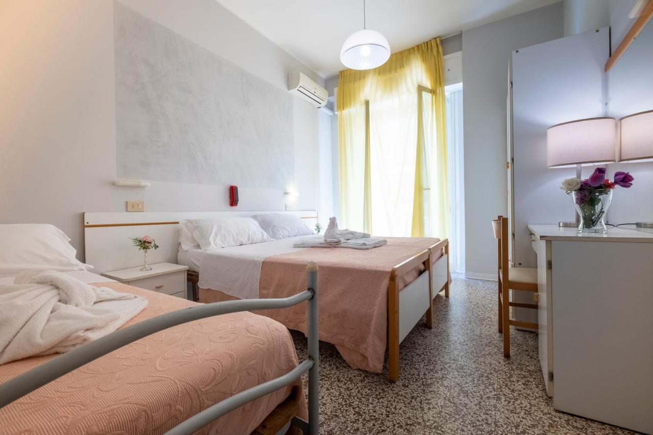 Hotel Giumer Rimini Exteriér fotografie
