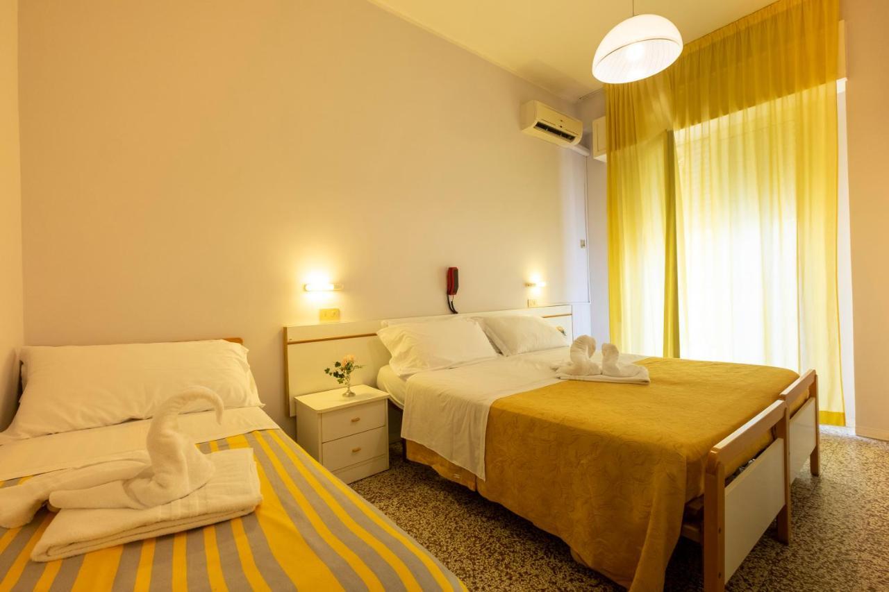 Hotel Giumer Rimini Exteriér fotografie