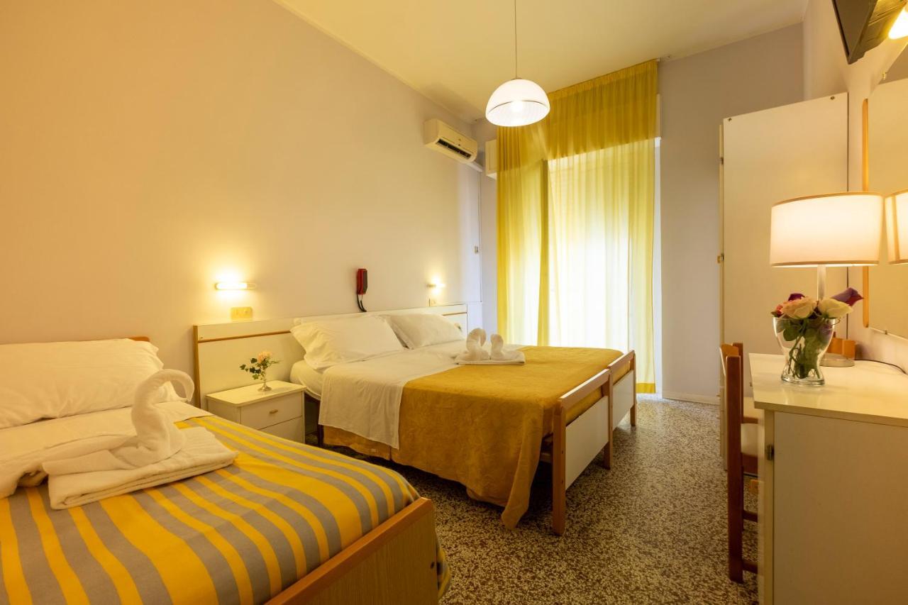 Hotel Giumer Rimini Exteriér fotografie