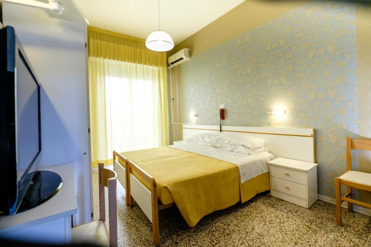 Hotel Giumer Rimini Exteriér fotografie