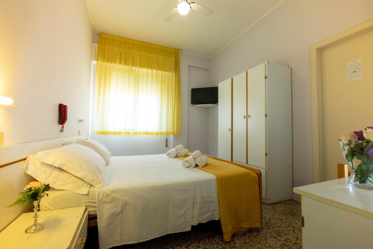 Hotel Giumer Rimini Exteriér fotografie