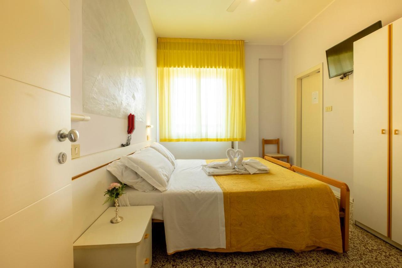 Hotel Giumer Rimini Exteriér fotografie