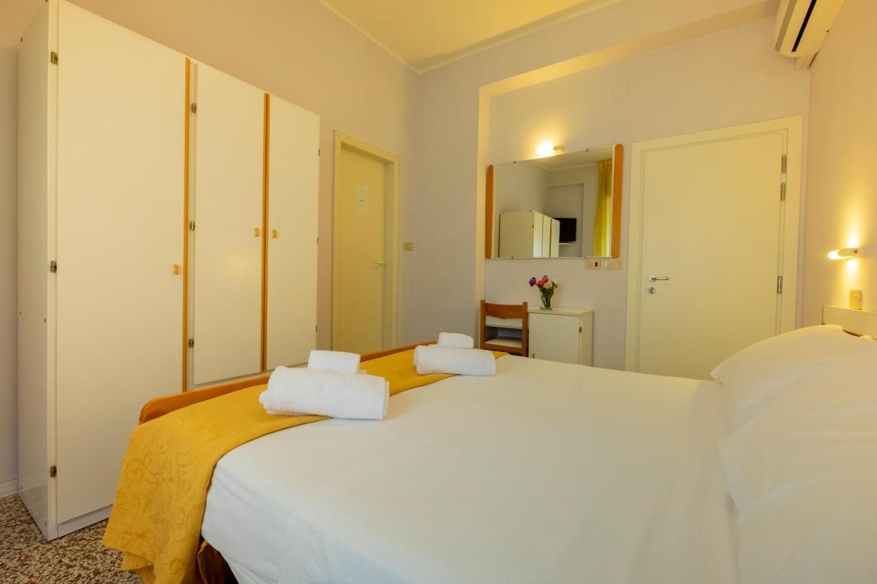 Hotel Giumer Rimini Exteriér fotografie