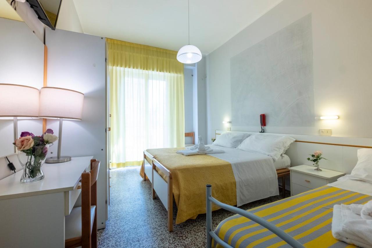 Hotel Giumer Rimini Exteriér fotografie