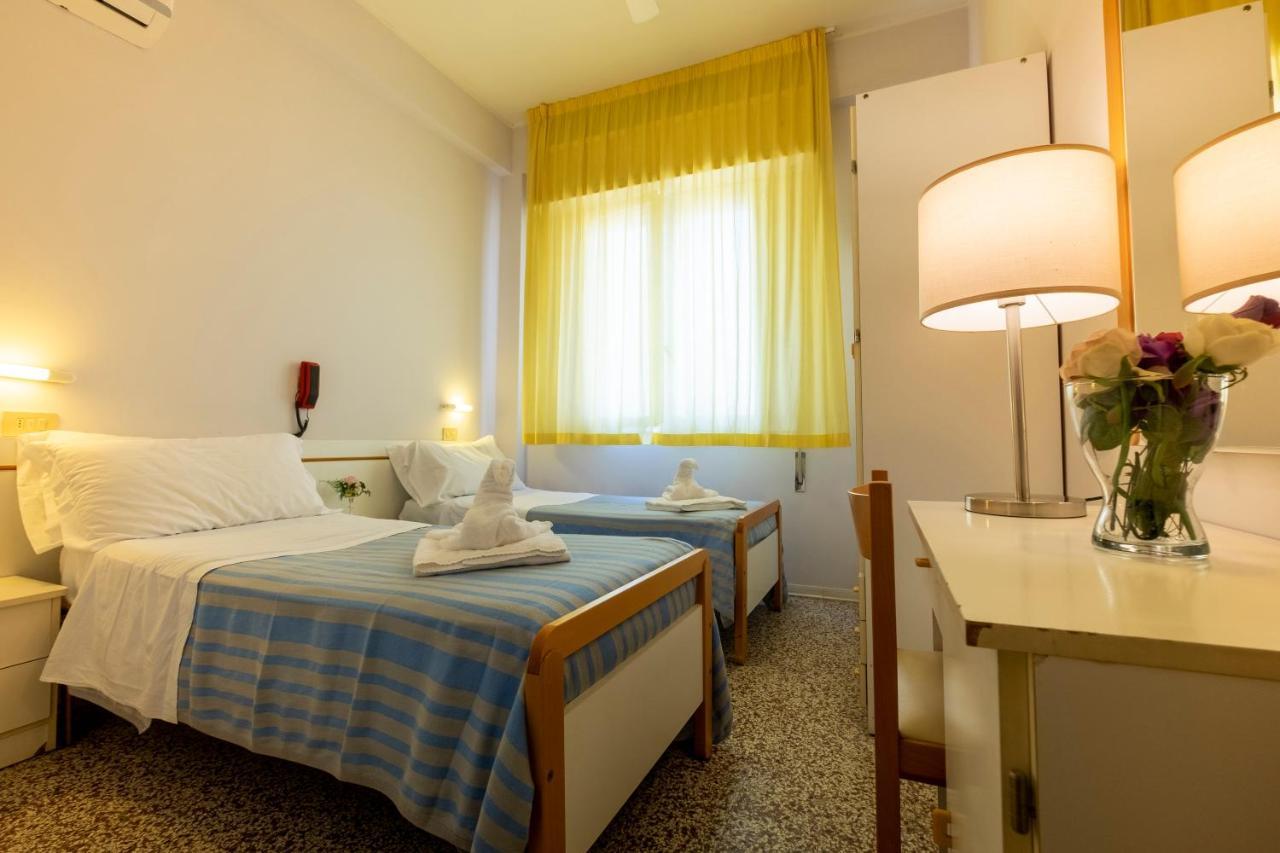 Hotel Giumer Rimini Exteriér fotografie