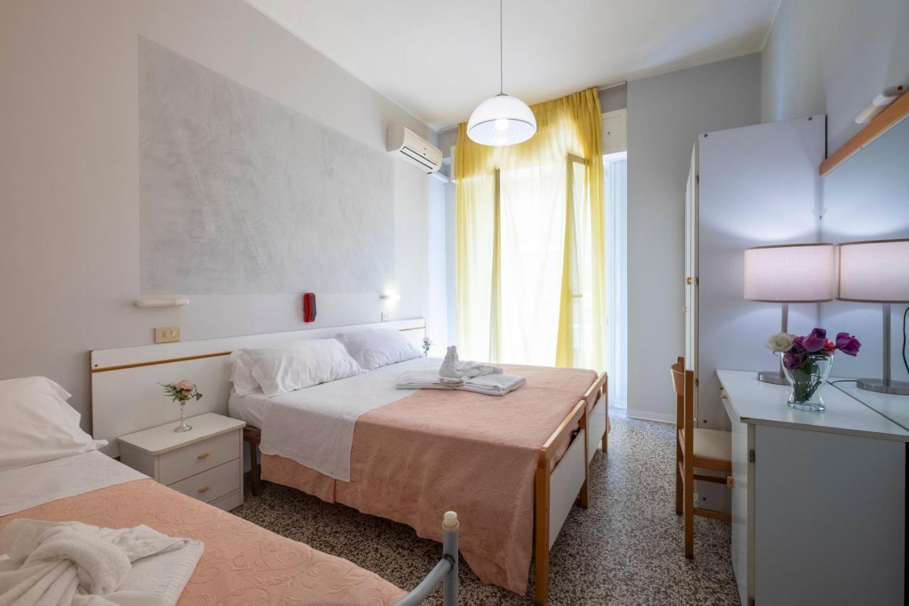 Hotel Giumer Rimini Exteriér fotografie