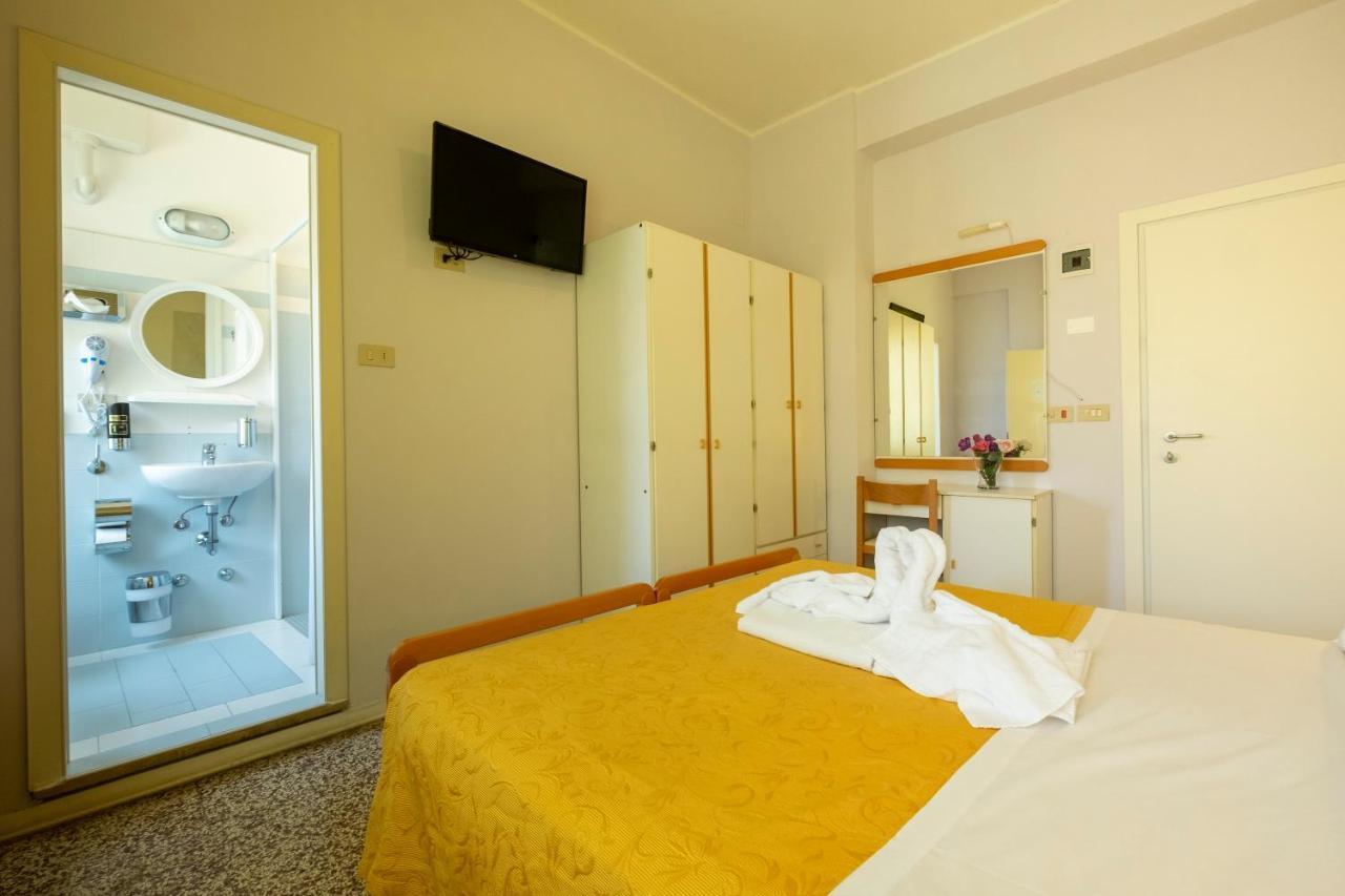 Hotel Giumer Rimini Exteriér fotografie