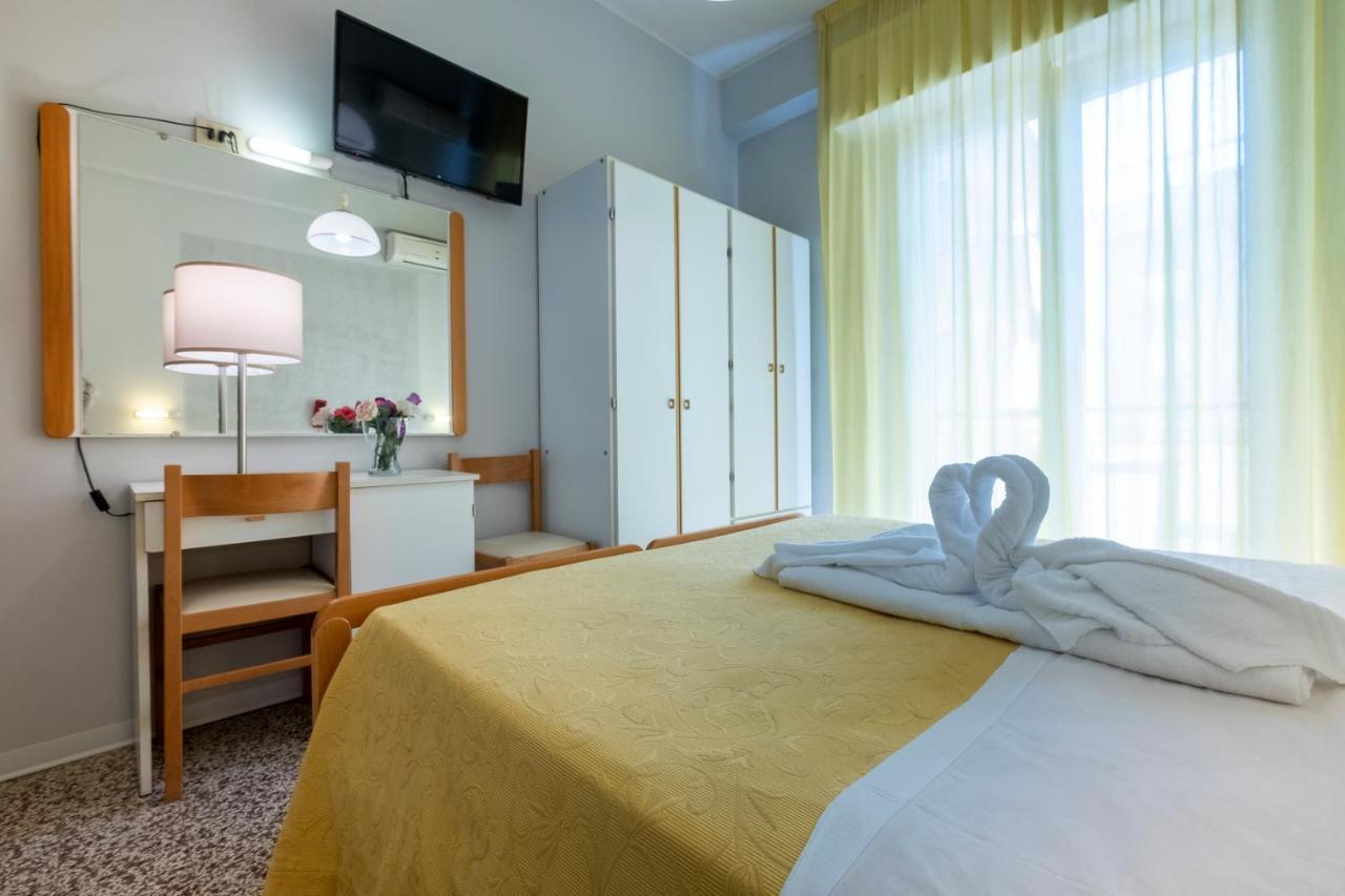 Hotel Giumer Rimini Exteriér fotografie