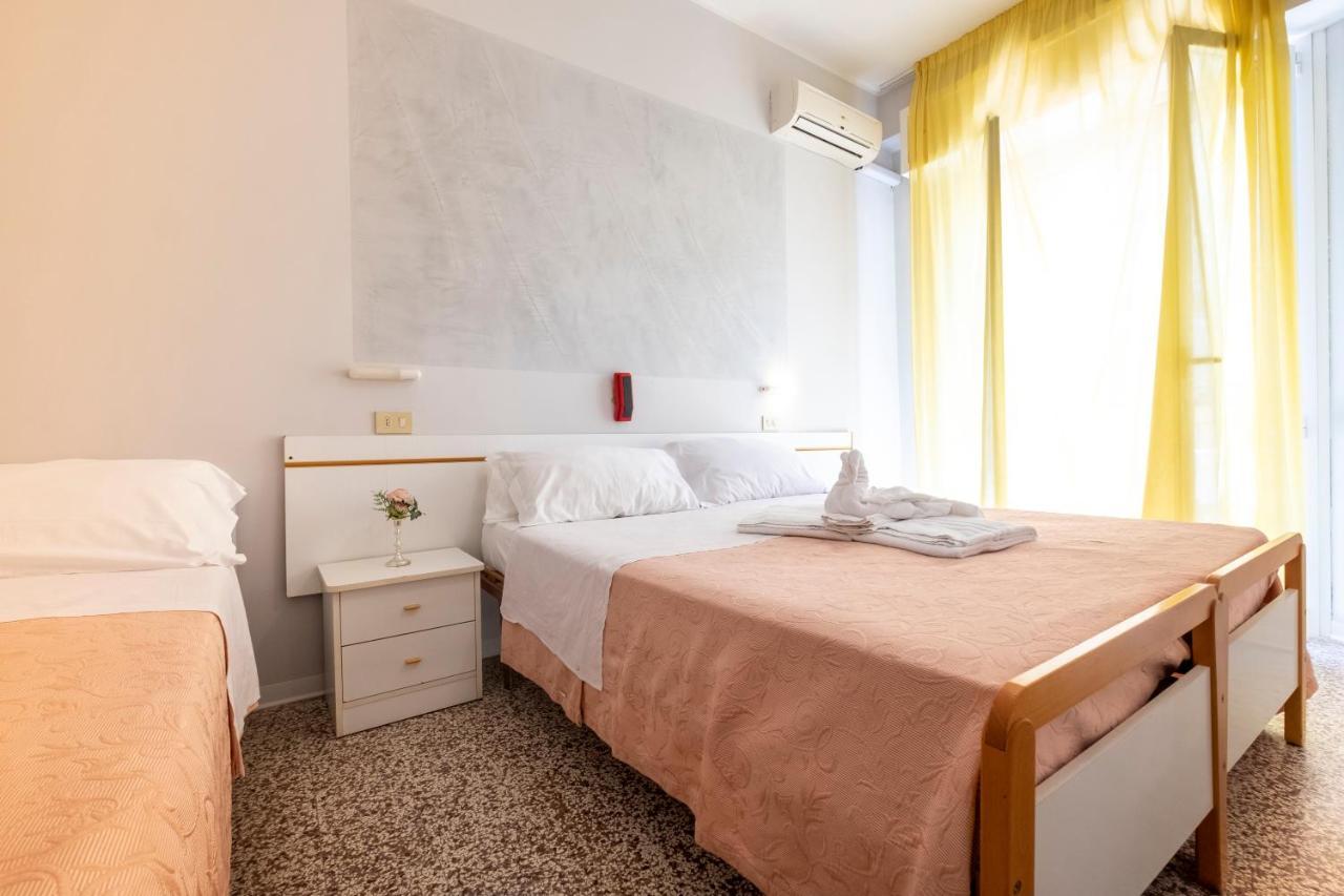 Hotel Giumer Rimini Exteriér fotografie