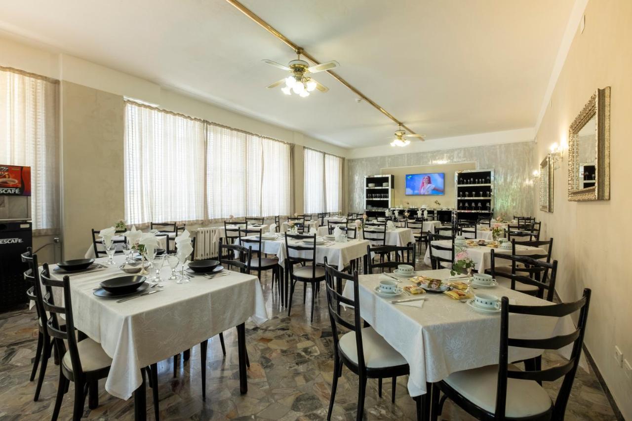 Hotel Giumer Rimini Exteriér fotografie