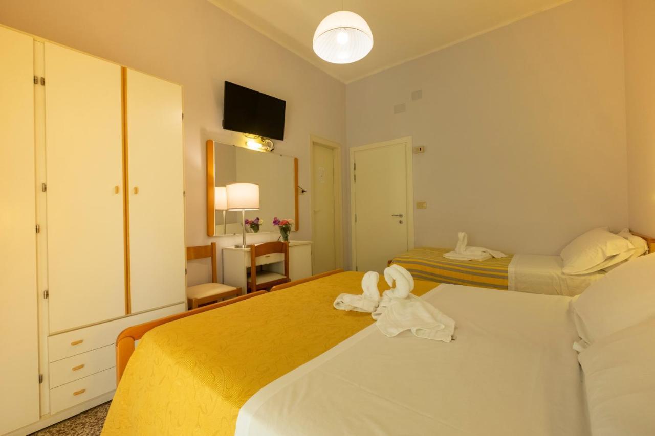 Hotel Giumer Rimini Exteriér fotografie
