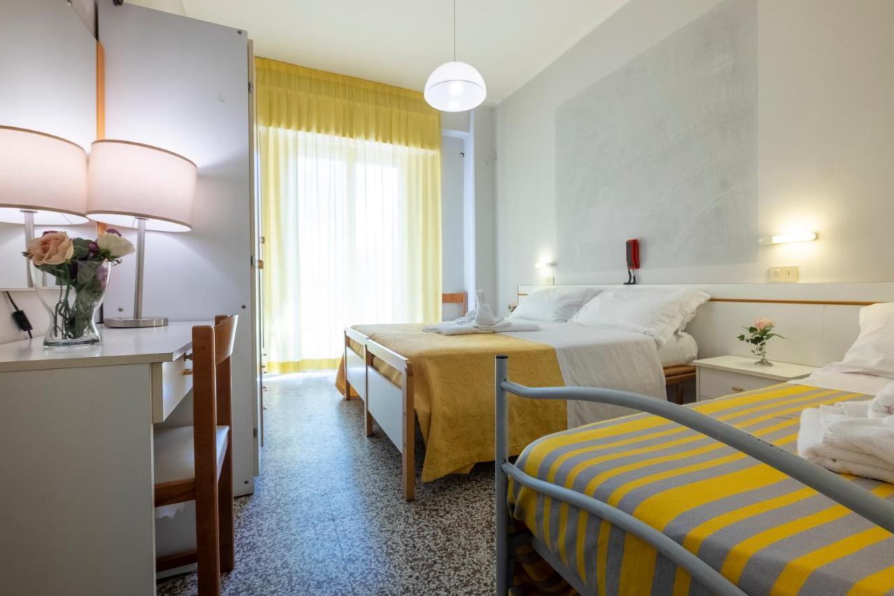 Hotel Giumer Rimini Exteriér fotografie